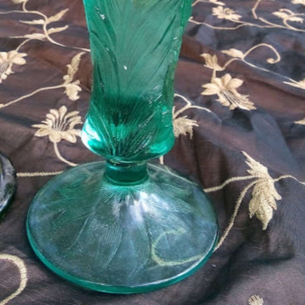 Fenton vintage  sea mist daffodil pattern vase - Picture 2 of 2